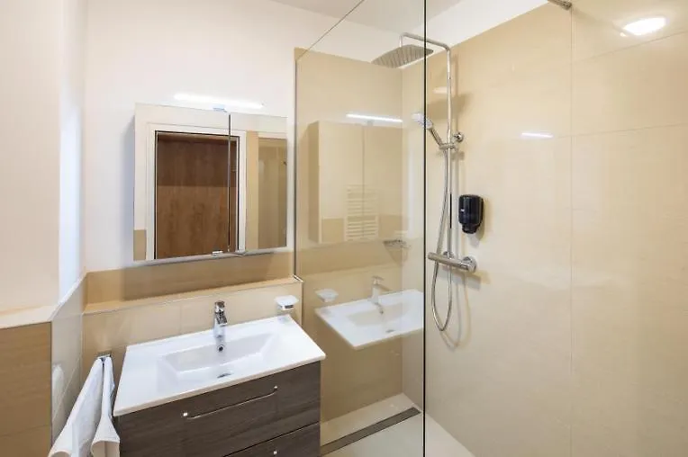 Hotel Am Sachsengang Groß-Enzersdorf 4*,