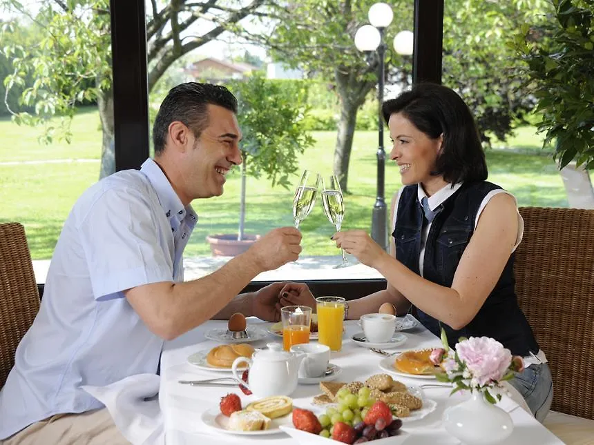 Hotel Am Sachsengang Groß-Enzersdorf 4*,