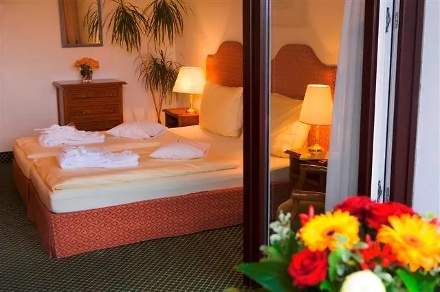 Hotel Am Sachsengang Groß-Enzersdorf 4*,