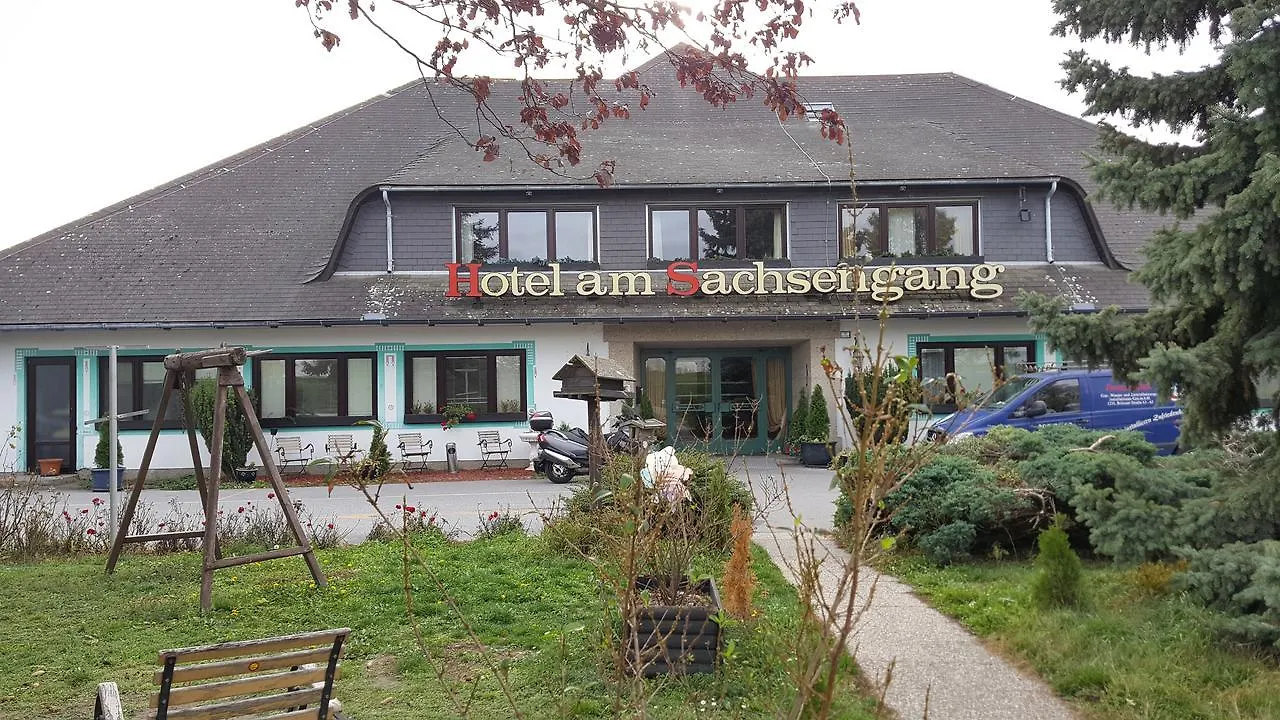 Hotel Am Sachsengang Groß-Enzersdorf 4*,